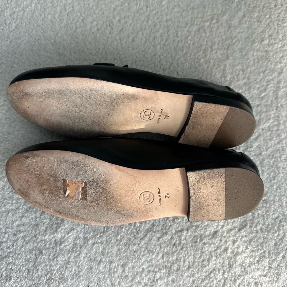 SOLD Chanel 2019 Moccasin Lambskin Flats/Loafers w/ Silver CC logo/ chain detail - Picture 12 of 13